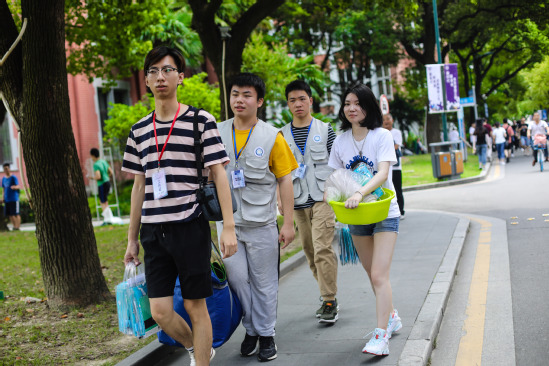 上海理工大学热烈欢迎新生报到，2019录取分数线