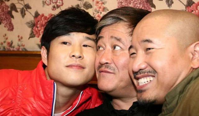 拒做赵本山徒弟，又当众殴打交警的魏三，如今49岁直播捞金惹争议