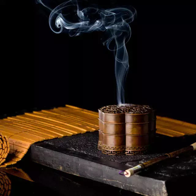 别有情趣的香炉,燃尽后的香灰是一幅画!