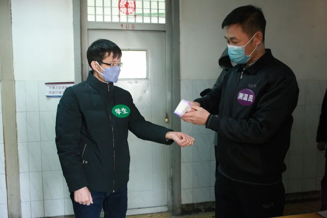 山东省潍坊商业学校组织疫情防控流程模拟演练活动