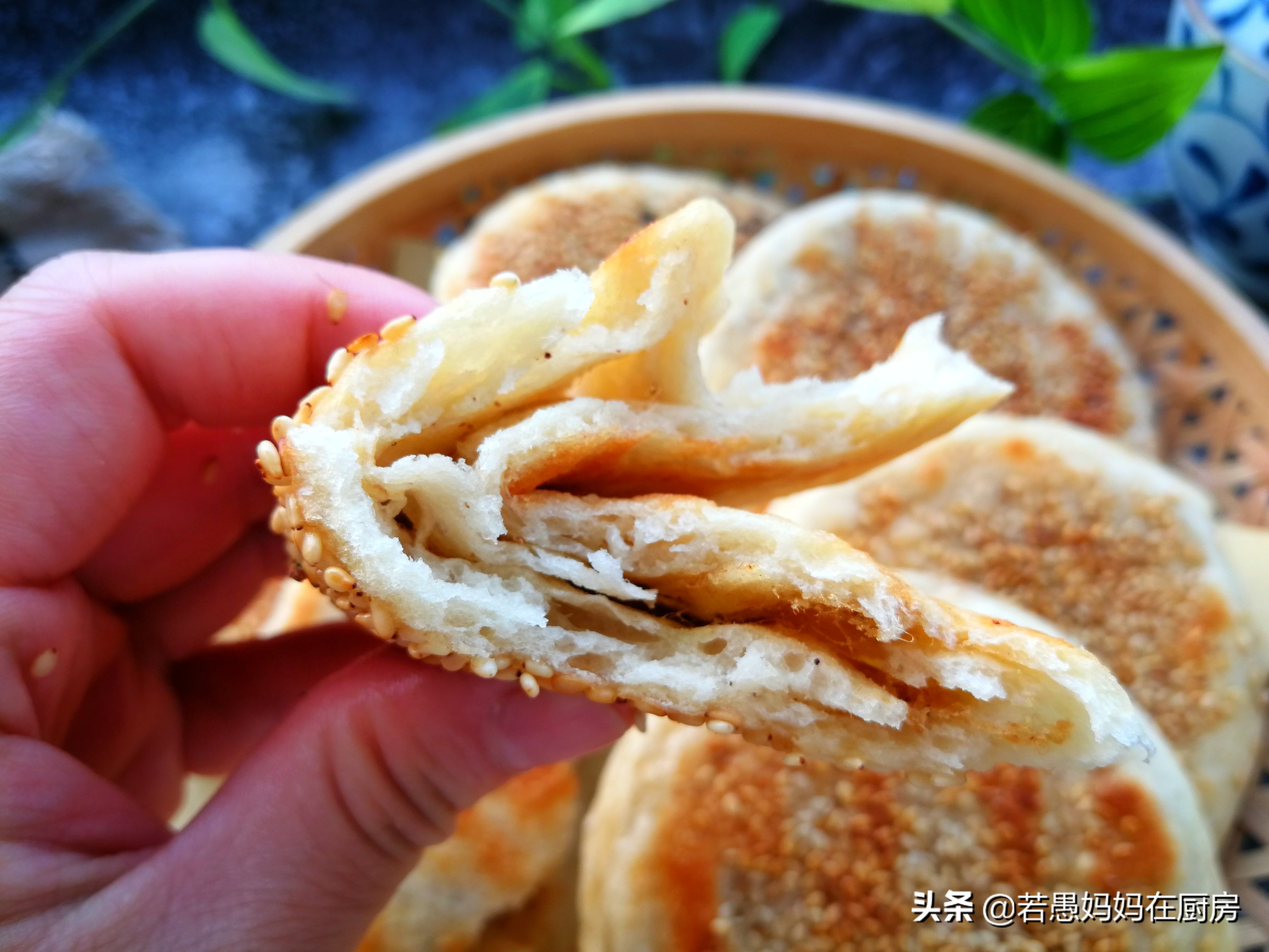 无需烤箱，教你做外酥里软的芝麻烧饼，凉透也不硬，学会可以开店