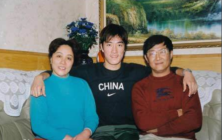 劉翔獲得奧運(yùn)會(huì)冠軍并沒(méi)有什么（消失的劉翔：人生大起大落，離婚再娶初戀，現(xiàn)在的他怎樣了？）