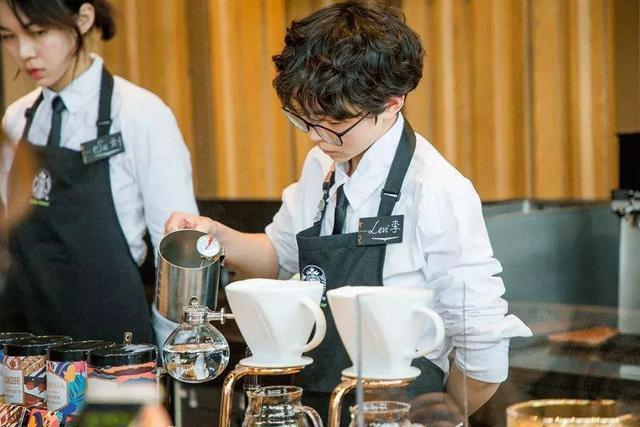 星巴克兼职工资多少钱一个月,学生星巴克兼职打工的条件-万网时代