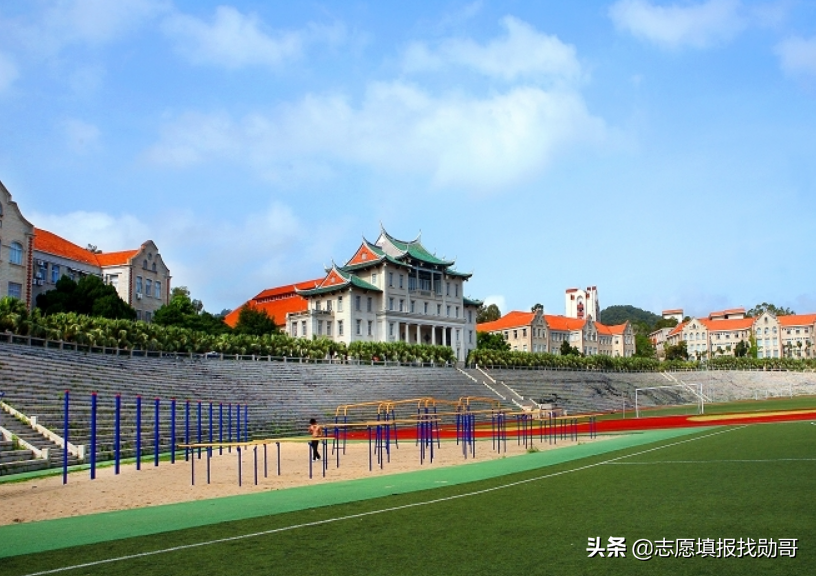 厦门大学怎么样（百年名校厦门大学，学习氛围好，年薪超10万！考不上清北就选它）