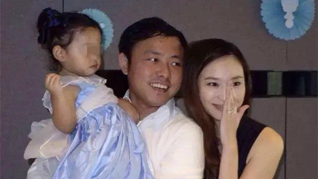 吴佩慈高调宣布了和纪晓波的恋情并公布了怀孕的消息,这下颖儿真是有