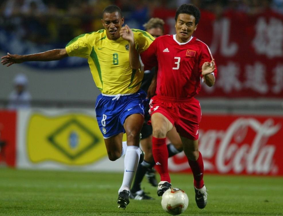 男足进世界杯是哪次（回顾国足2002年晋级世界杯：占天时地利人和，现役国足能力差）