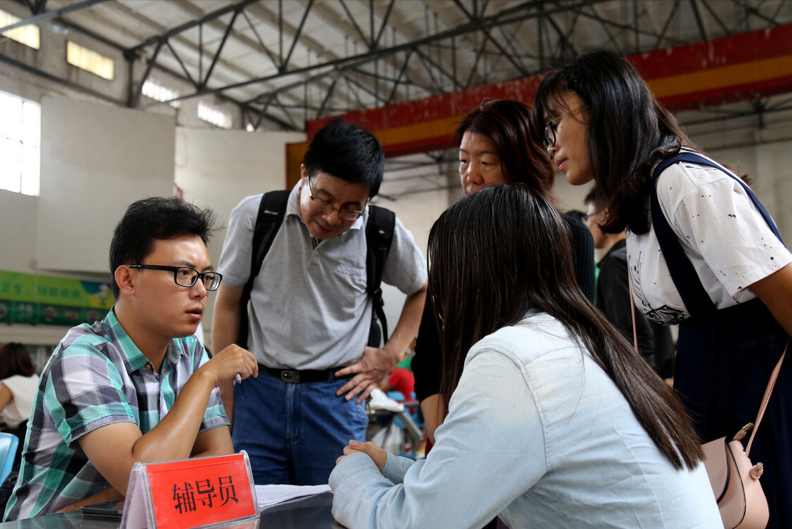 大学辅导员年收入曝光，难怪那么多名校博士生去当辅导员，真羡慕