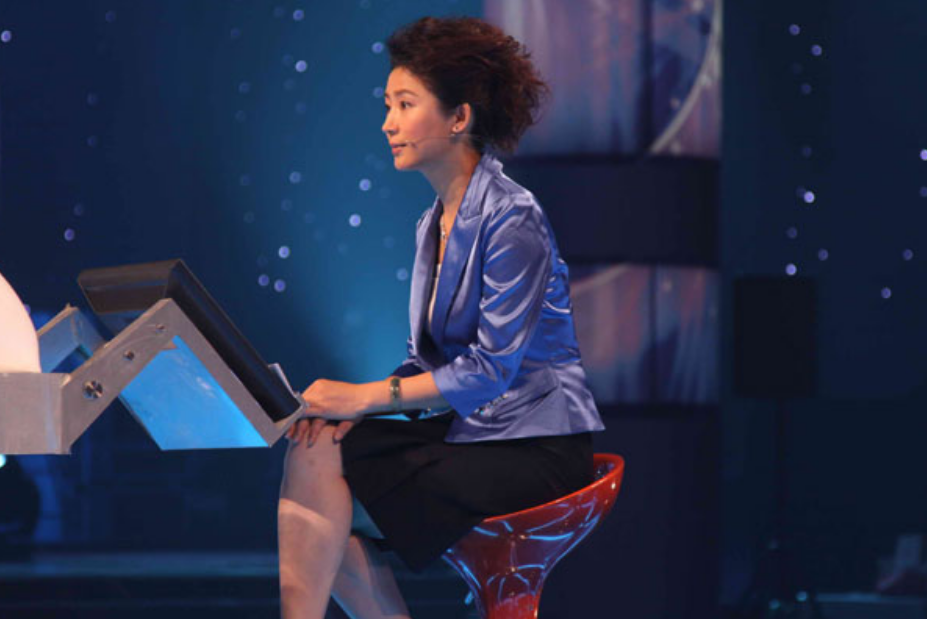 王小丫:2段婚姻无儿无女,48岁从央视离职后,她去哪了?