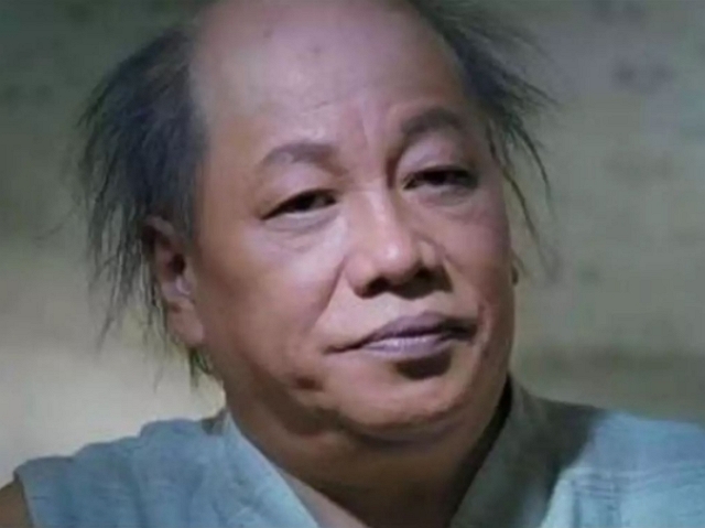 除了这两位之外,还有著名的功夫大师梁小龙,梁小龙在《功夫》中扮演