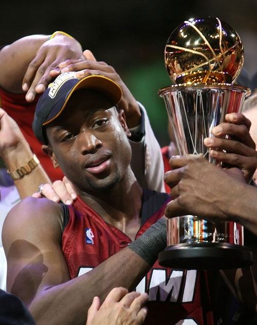 2006年nba选秀大会（06年决赛G6热火夺冠，诺维茨基29+12，奥胖9+12，韦德什么数据？）