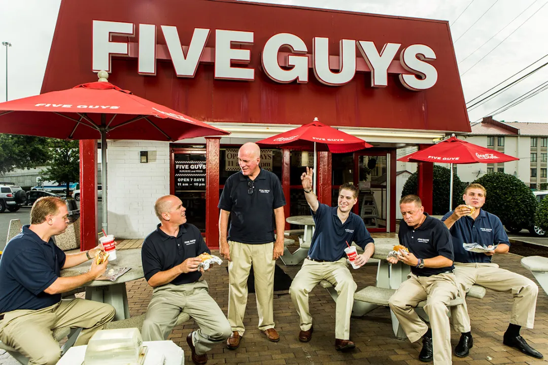FIVE GUYS 今日正式开业,淮海路又喜提一家知名汉堡品牌店