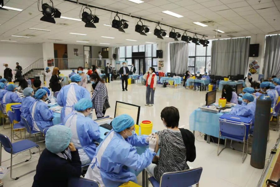 西青区领导深入高校现场检查指导新冠病毒疫苗接种情况