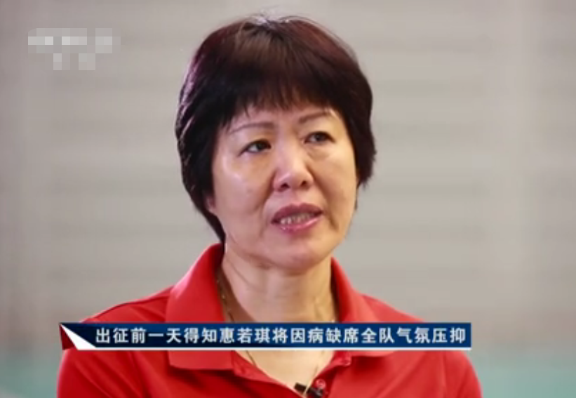 在里約率女排打哭現場1萬人（超罕見！郎平和朱婷都哭了的比賽，中國女排那座冠軍獎杯太沉重）