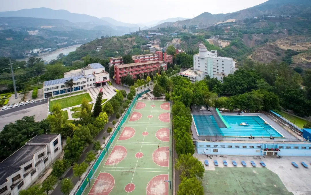 攀枝花这所大学是全川5所国家骨干高职院校之一，被誉为专科211