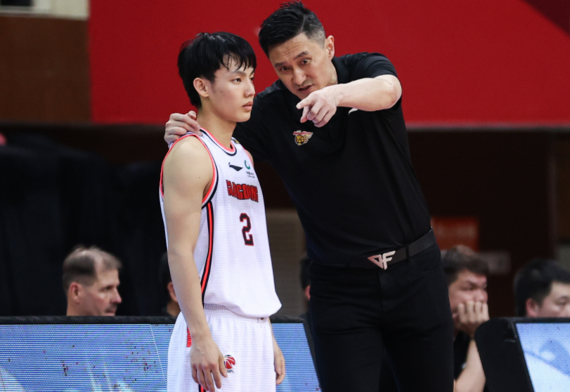 為什么cba工資低（CBA為什么工資大蕭條？街頭草根曝出原因，姚明可能也是看透了）