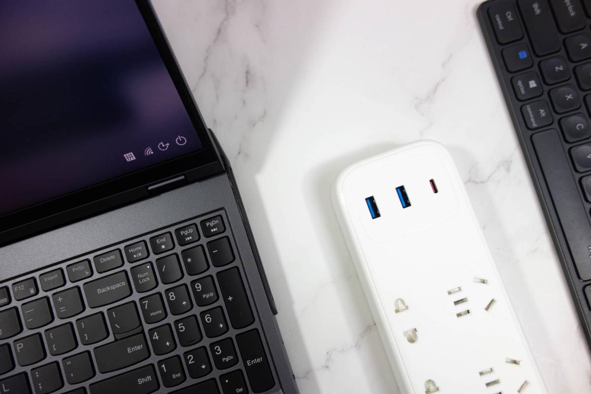 aigo插线板 65W快充版：手机、笔记本快充好搭档