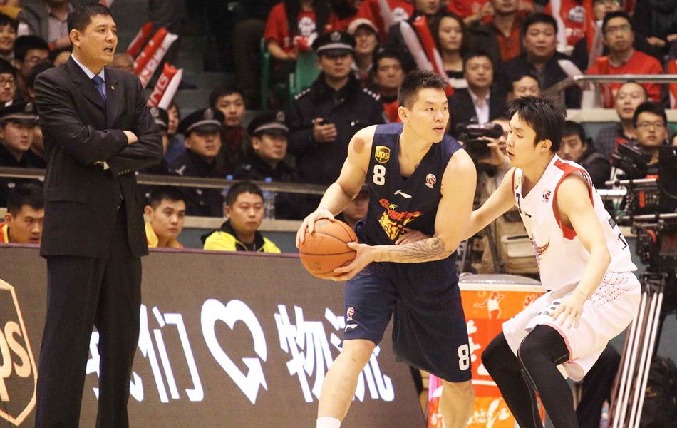 吴柯cba是哪个球队的（小人物影响了NBA历史大势！勇士王朝的建立竟因CBA球员的一肘）