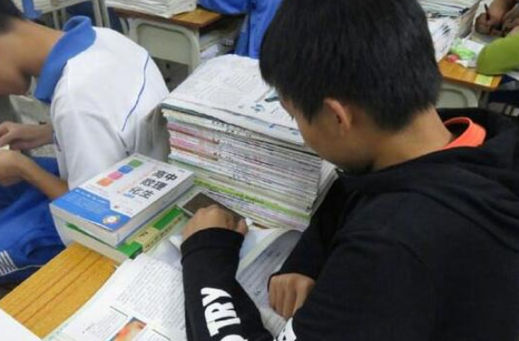 一位上海高考家长的自述，孩子12年读书历程，让我们也受够了