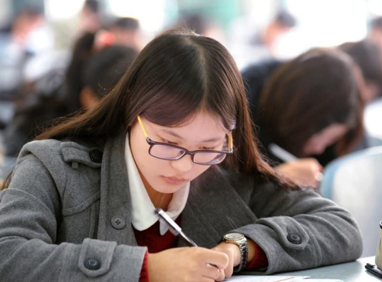 高考英语或被“日语”取代？弯道超车的机会来了，有人欢喜有人忧