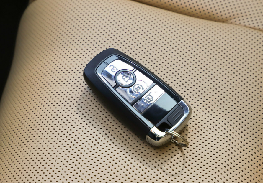 同是20万级豪华SUV，美系林肯和BBA，到底差距有多大？