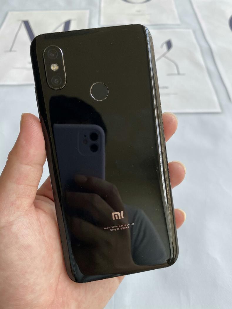 居中打孔屏一路用到伸缩摄像头的真全面屏,再反过头去看小米8的大刘海