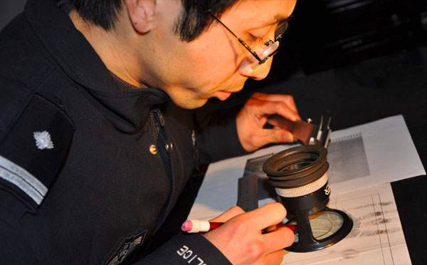 妻子惨死家中，丈夫被判无期，19年后再次开庭，法院：我们搞错了