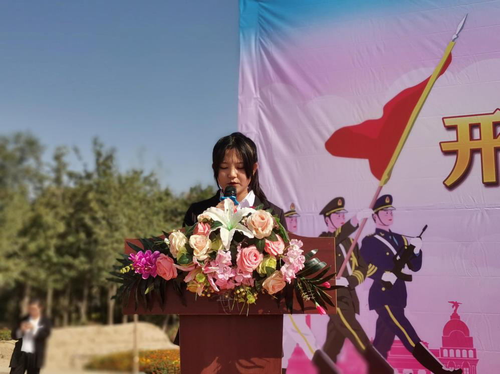 晴空无限展新途 意气风发逐梦行