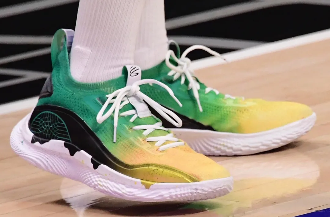 nba穿李宁鞋的球员有哪些（NBA球员上脚：詹姆斯2双签名鞋，巴特勒穿李宁驭帅14？）