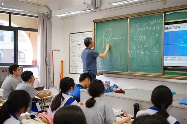 河南一考生高考成绩698分，数学考了满分，班主任直呼清北没问题