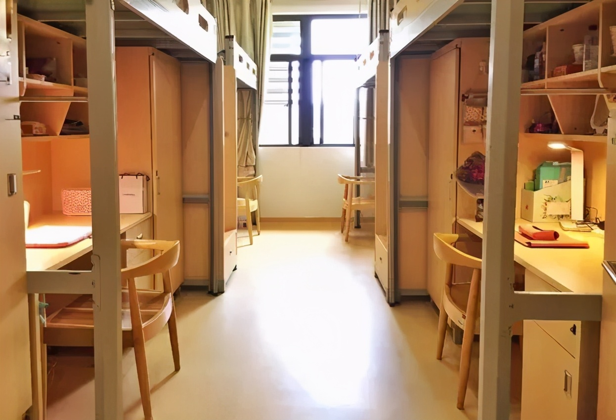 比招生简章还好使的“炫寝室”，空凋独卫还不贵，网友化身柠檬精