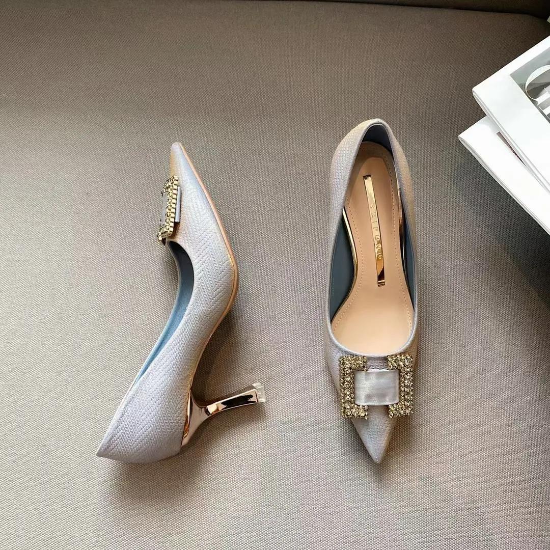 出身寒门的姑娘，请不要向生活低头