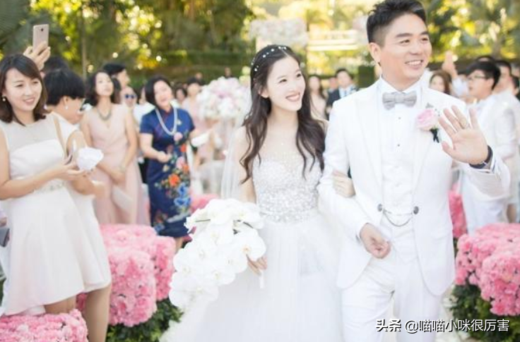 刘强东事件3年后，28岁奶茶妹妹章泽天的聪明让人刮目相看