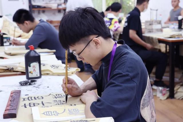 单科成绩未达标，8名学生被西安美术学院录取后退档引起热议