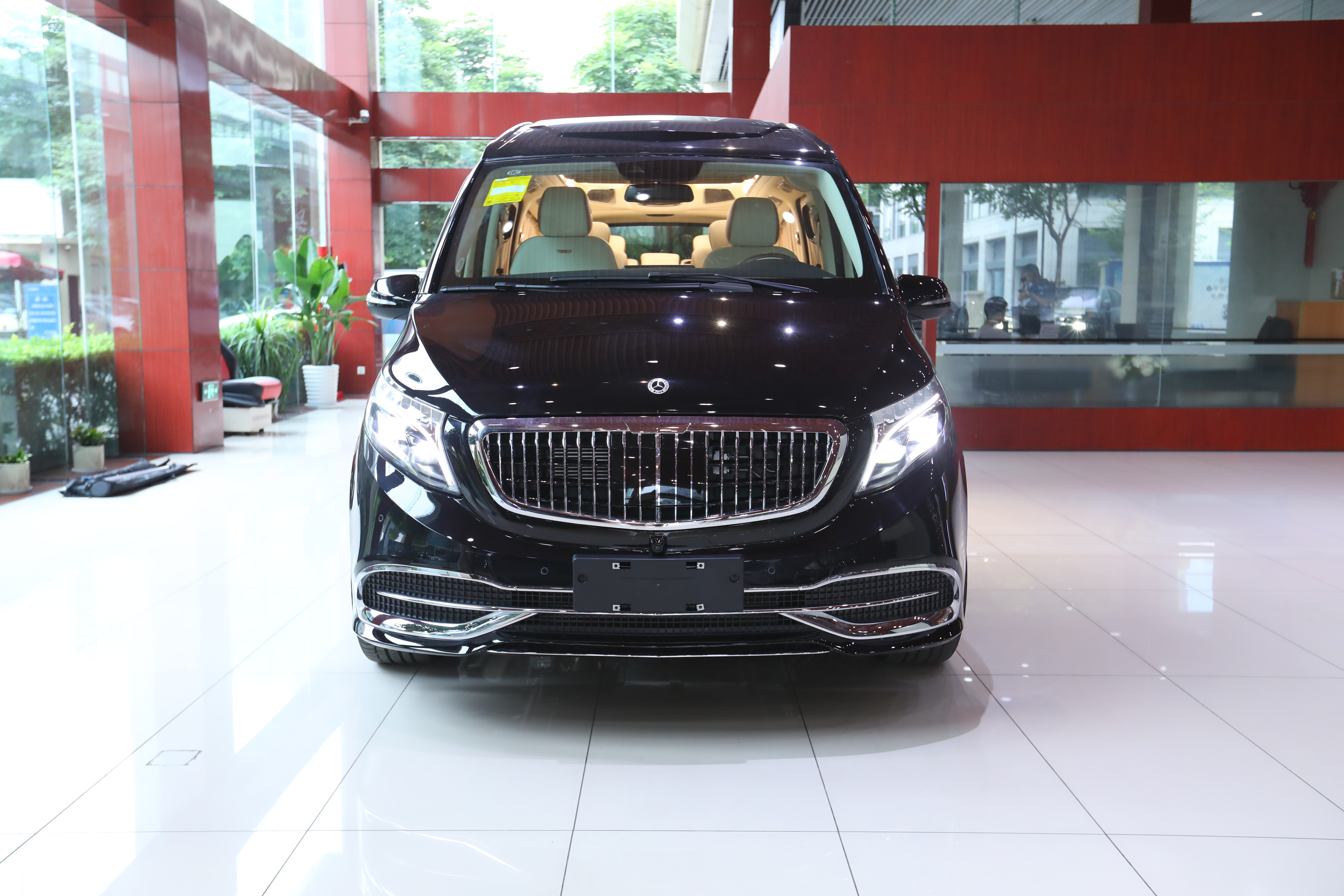 看完这台奔驰mpv,才知道什么叫豪华行宫