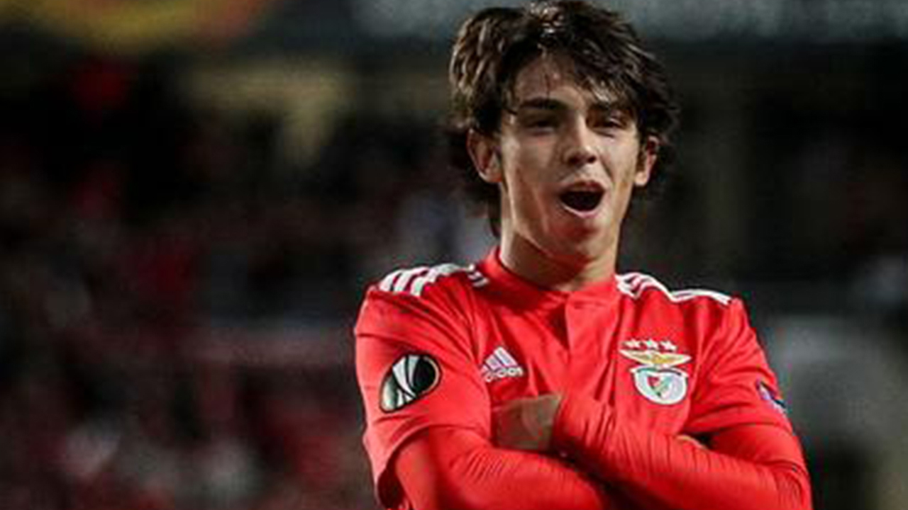 而他真正成名于葡超豪门本菲卡,菲利克斯为本菲卡出场38次,打入17球和