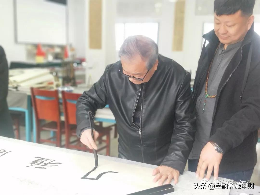 舒城县书法艺术家朱太平一行莅临我校交流指导工作