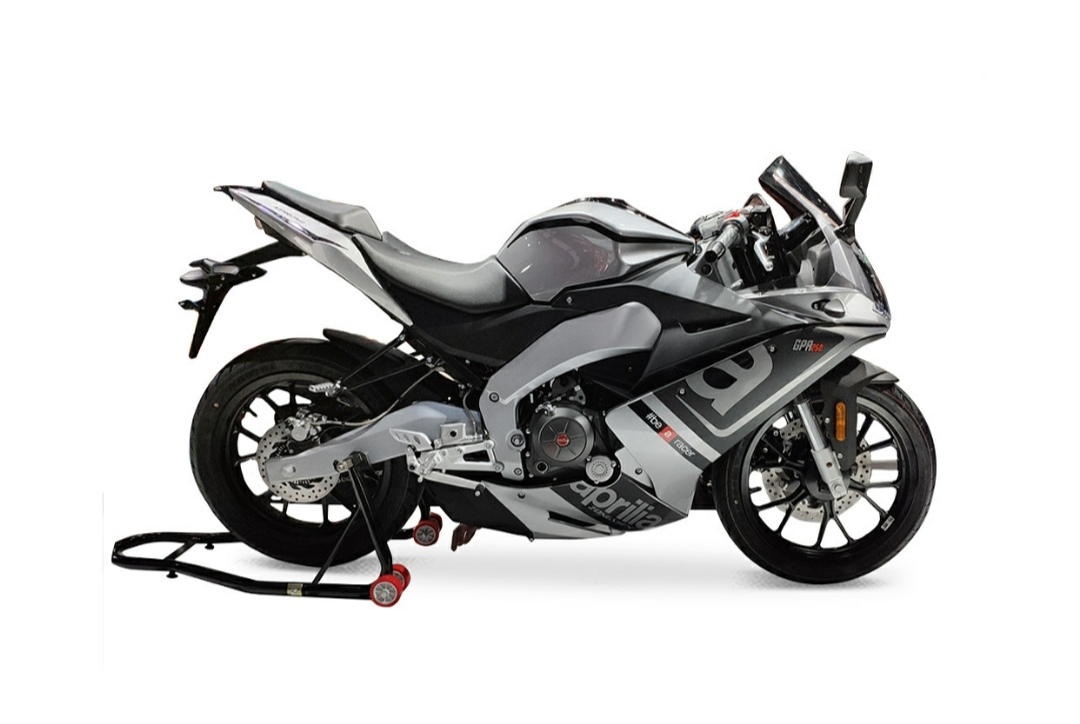 身高181，预算2~3万目前比较看好250NK，GSX250R，GPR150如何选？