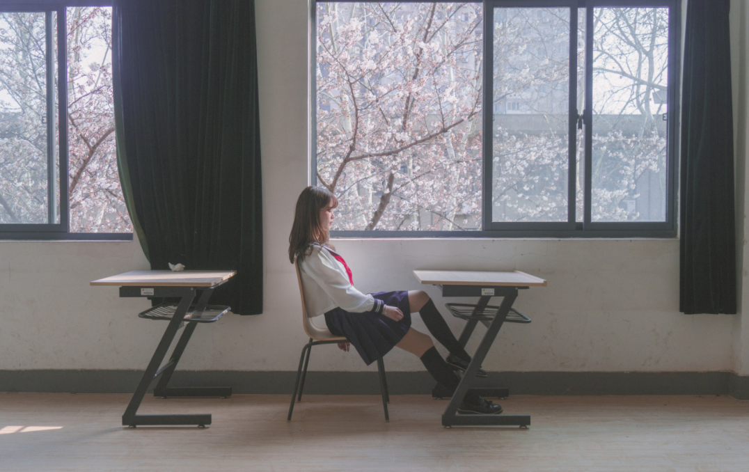 樱花不输武大，动漫场景完美重现！网友：又一座别人家的学校