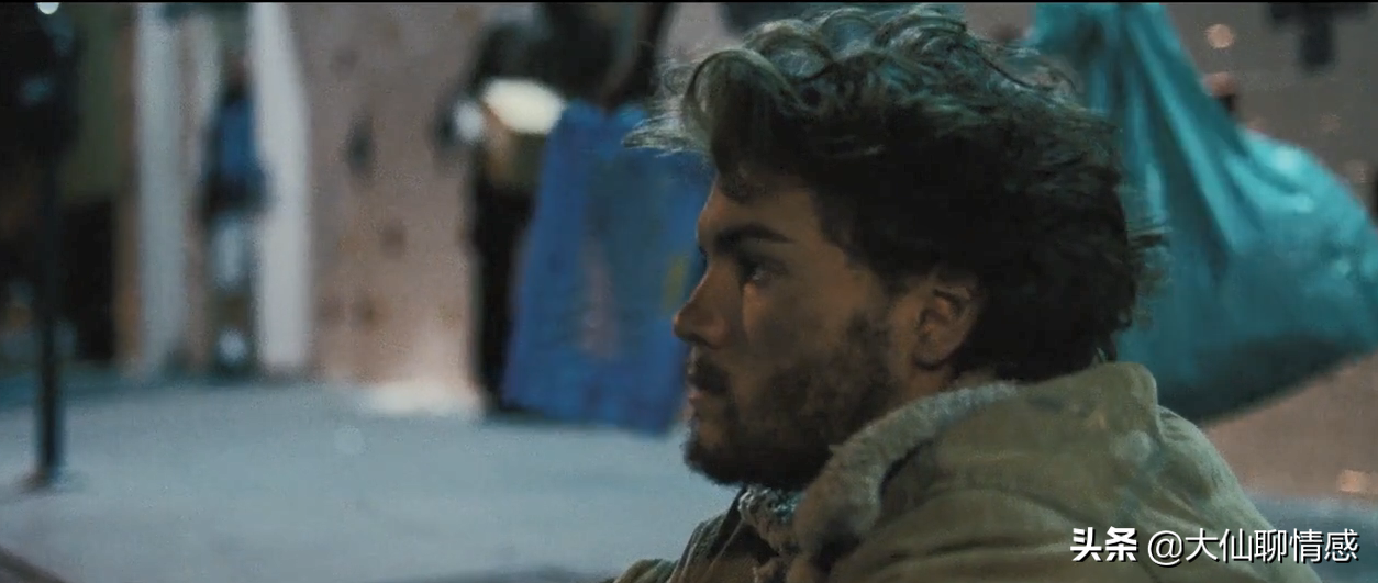 离奇失踪的22岁哈佛学生，死在了一辆废弃巴士里——《荒野求生》