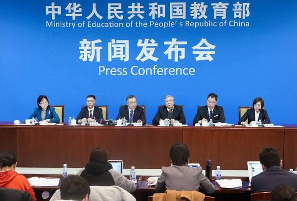 英语将被“踢出”高考？2021英语考试有调整，部分地区直降20分