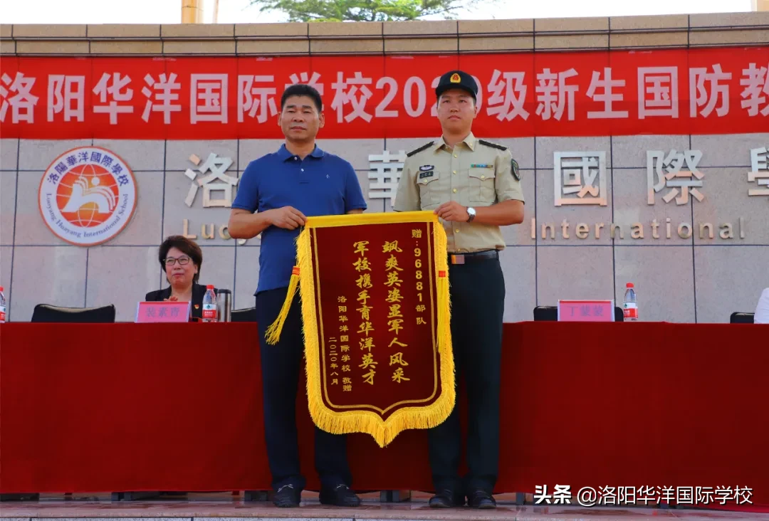 磨砺青春铸军魂 飒爽英姿展风采