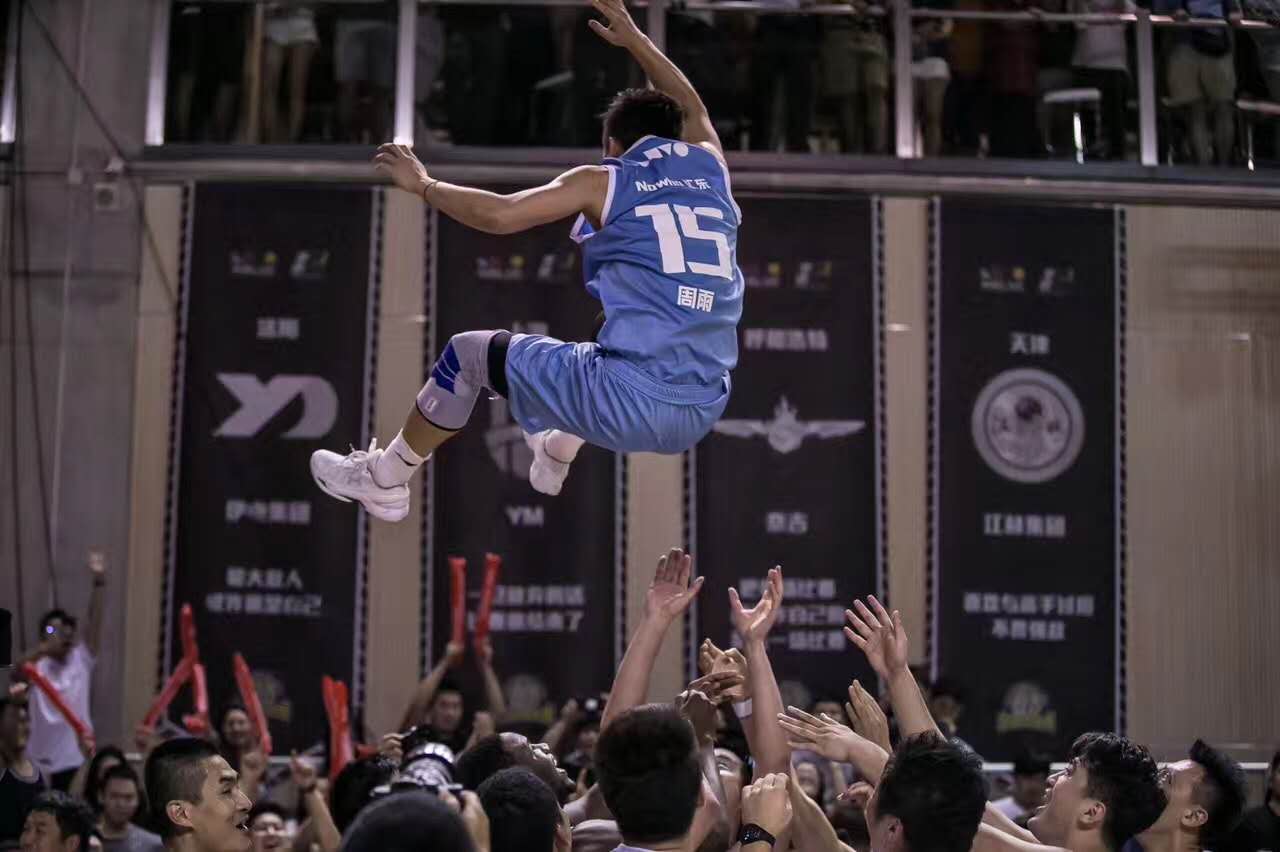 野球王的野球人生2018年的3月,他在东莞随南城队备战"小cba"东莞篮球