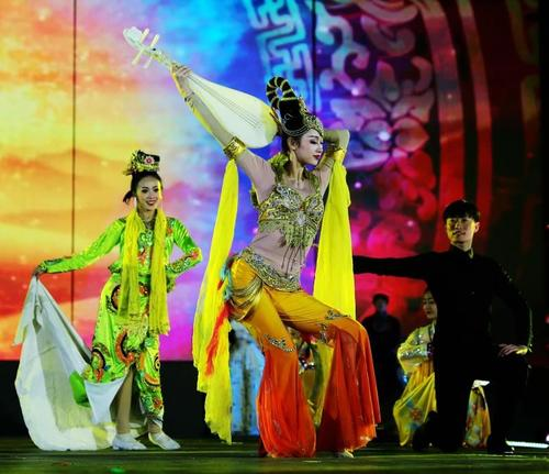 表演什么节目好「年会表演什么节目比较好」