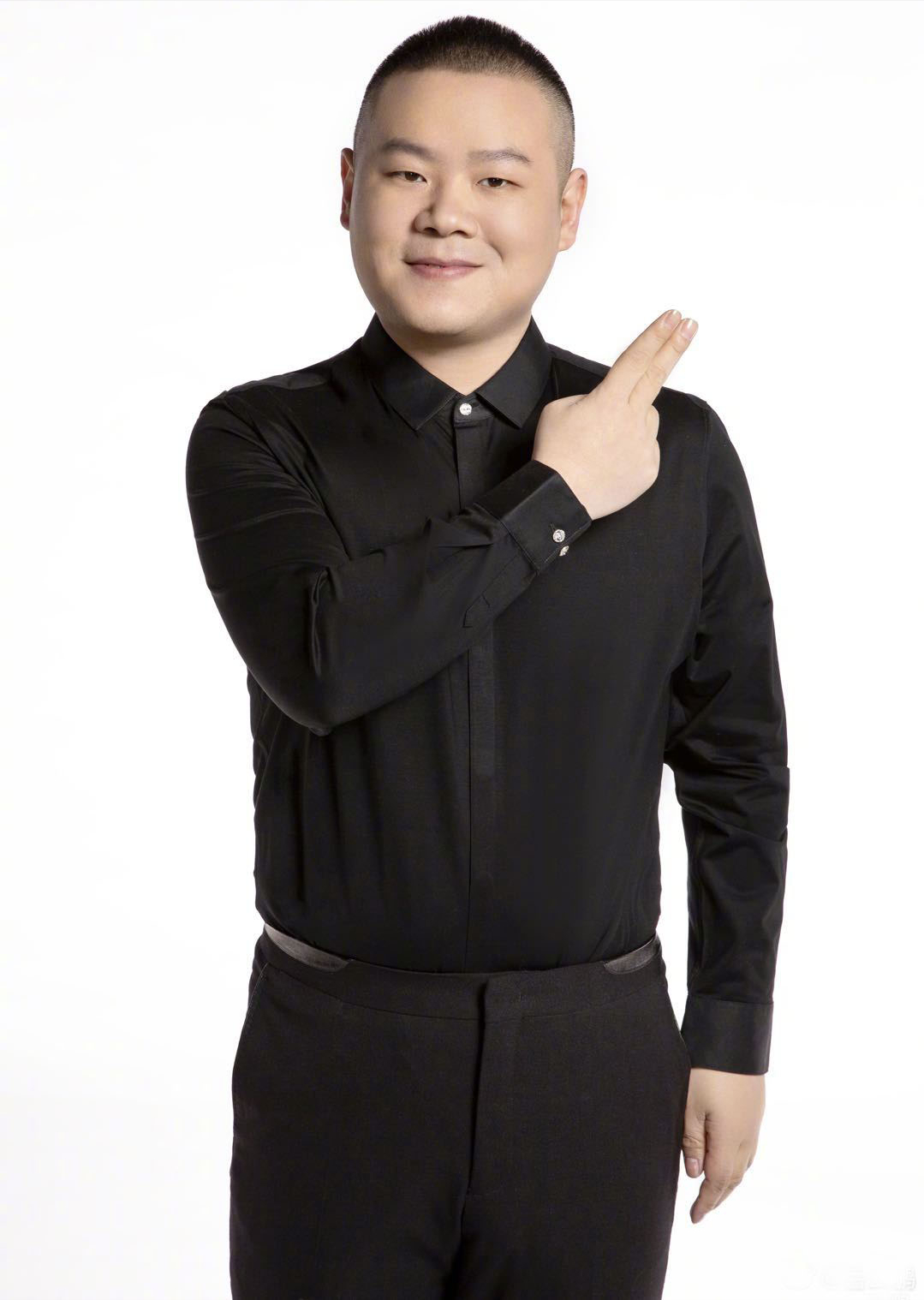 岳云鹏爸爸妈妈图片(岳云鹏成名后,农村岳母变得不淡定了)