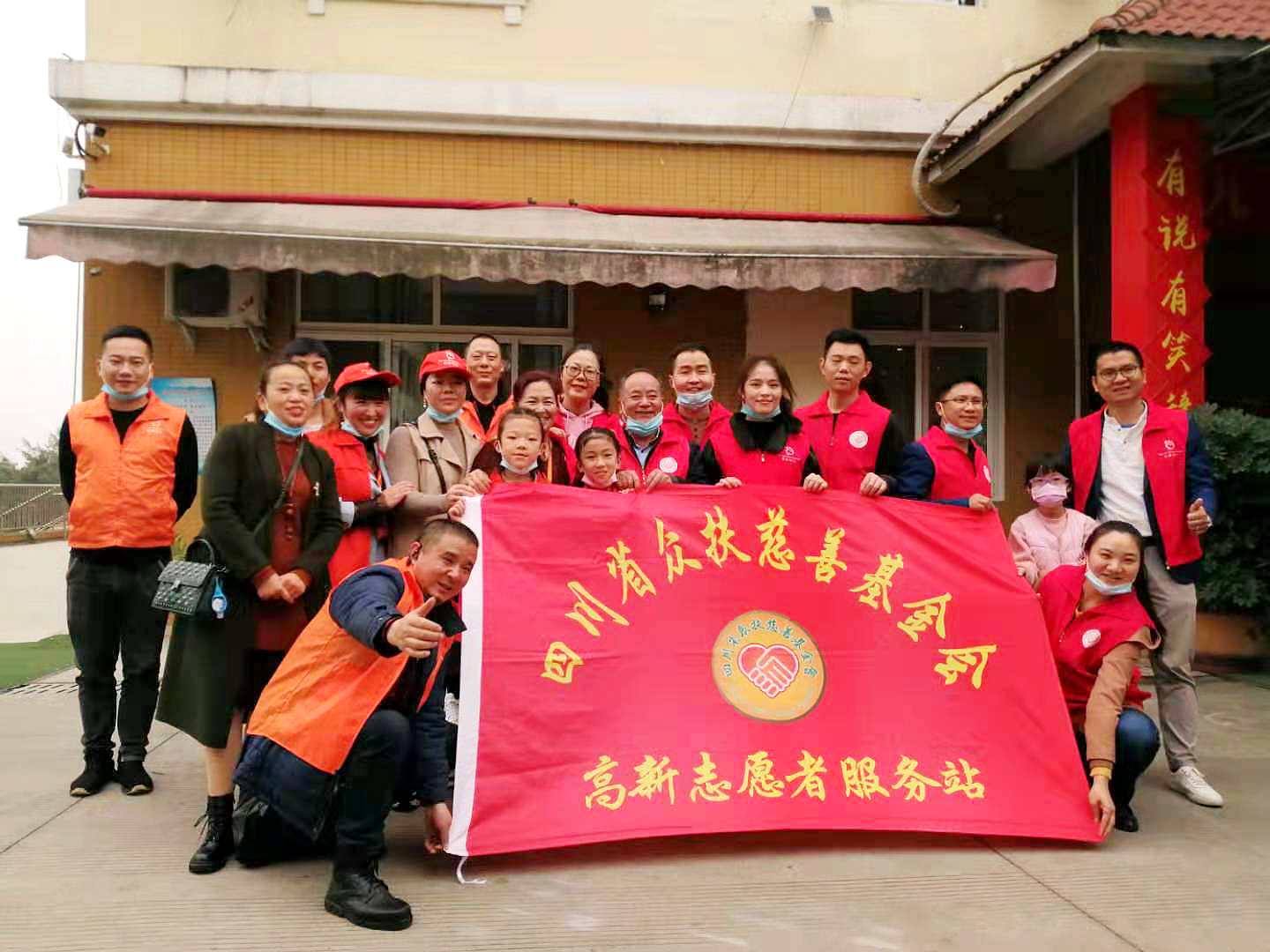 众扶高新志愿者养老院里服务忙