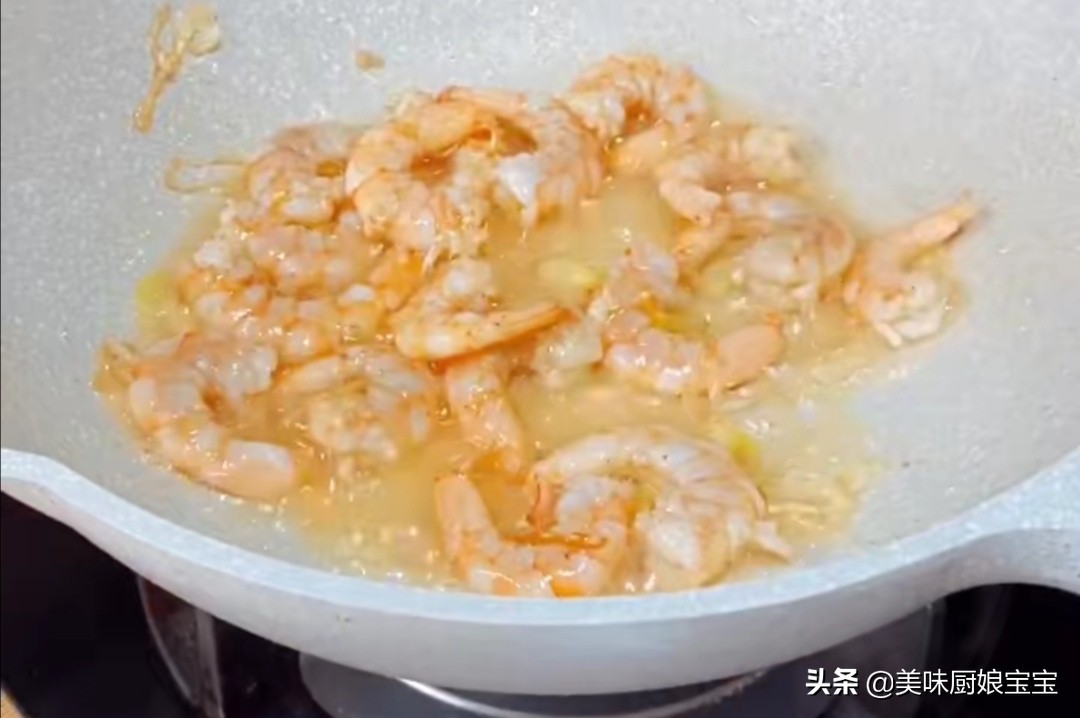 金玉满堂完整版在线观看(饭店招牌菜“金玉满堂”这样在家做，色香味俱全比饭店做得都好吃)