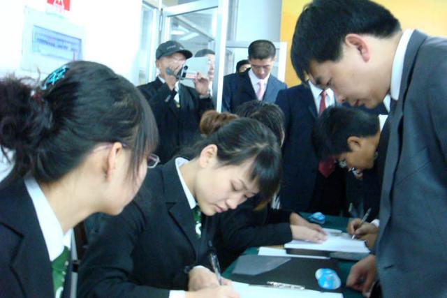 21年高考文理分数线引争议，文科生直呼不公平，学文真的吃亏吗？