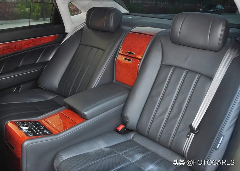 128万总统座驾，现代雅科仕5.0L V8旗舰实拍，网友：差红旗太多了