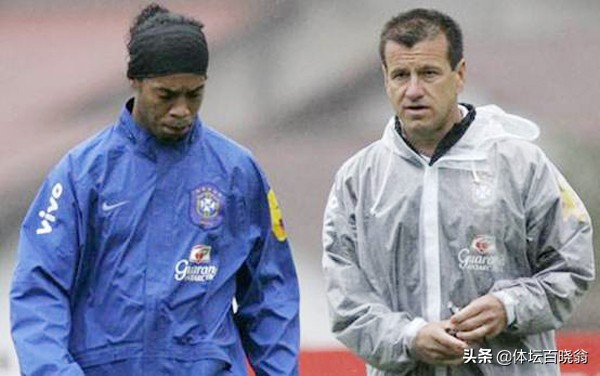 2010巴西世界杯球员名单（为何10年世界杯巴西队没带上大小罗？球迷：因主帅邓加心胸狭窄）