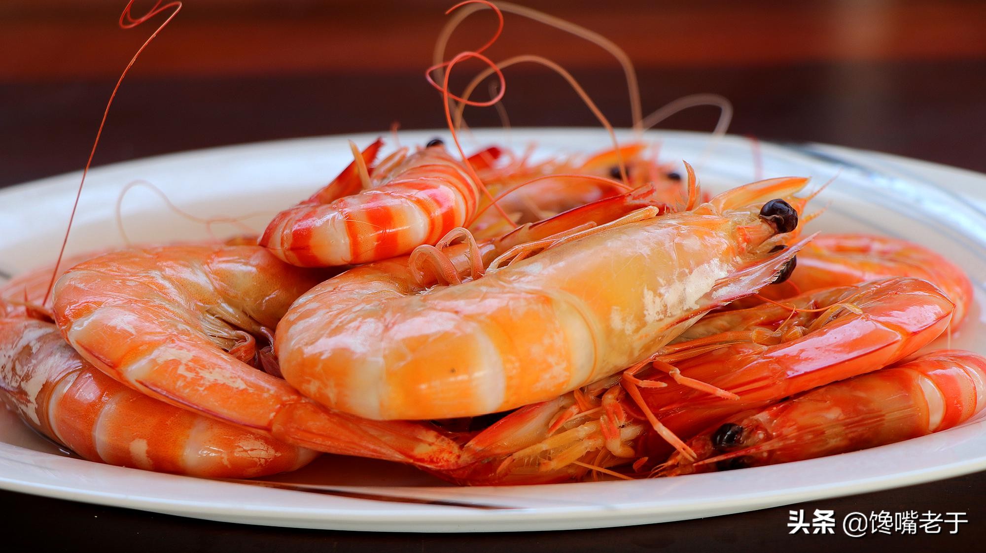 大虾保鲜:直接扔冰箱是错的,虾贩教你一招,冻一年仍鲜嫩有弹性